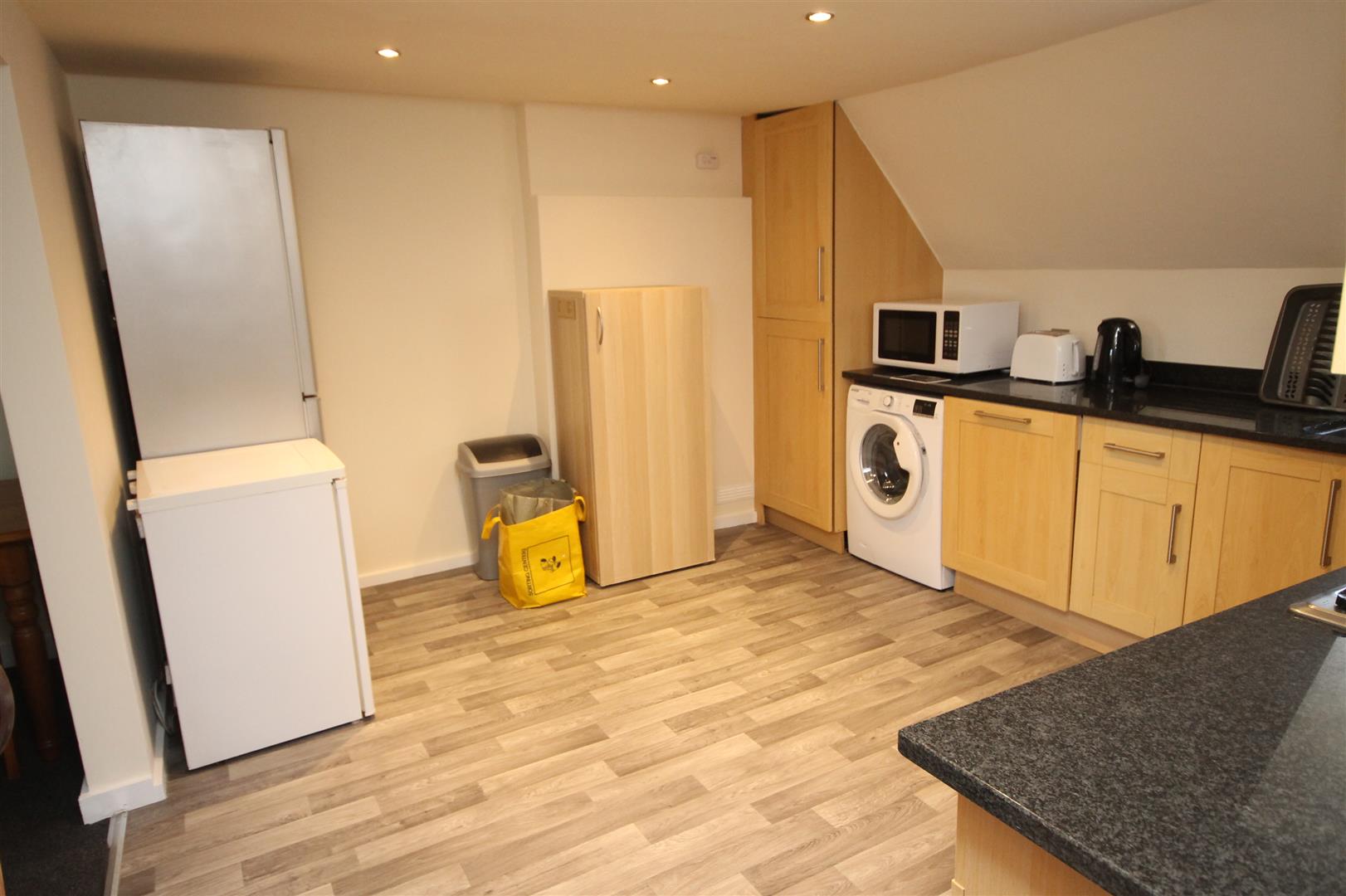 4 bed flat to rent in Dowry Square, Bristol 3