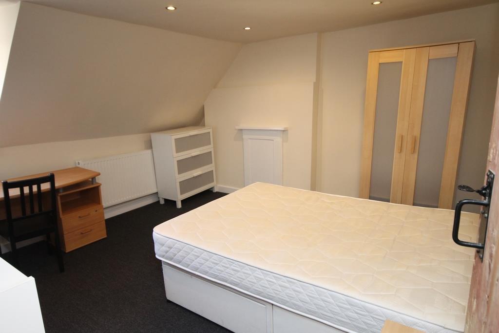 4 bed flat to rent in Dowry Square, Bristol 4