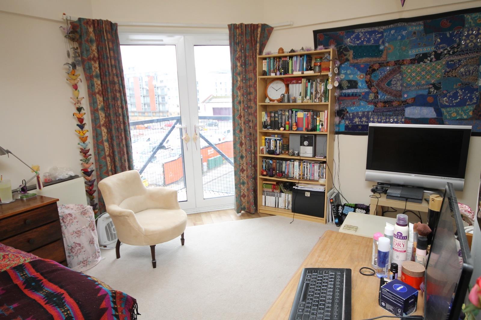 Studio flat to rent in Jessop Court, Bristol - Property Image 1