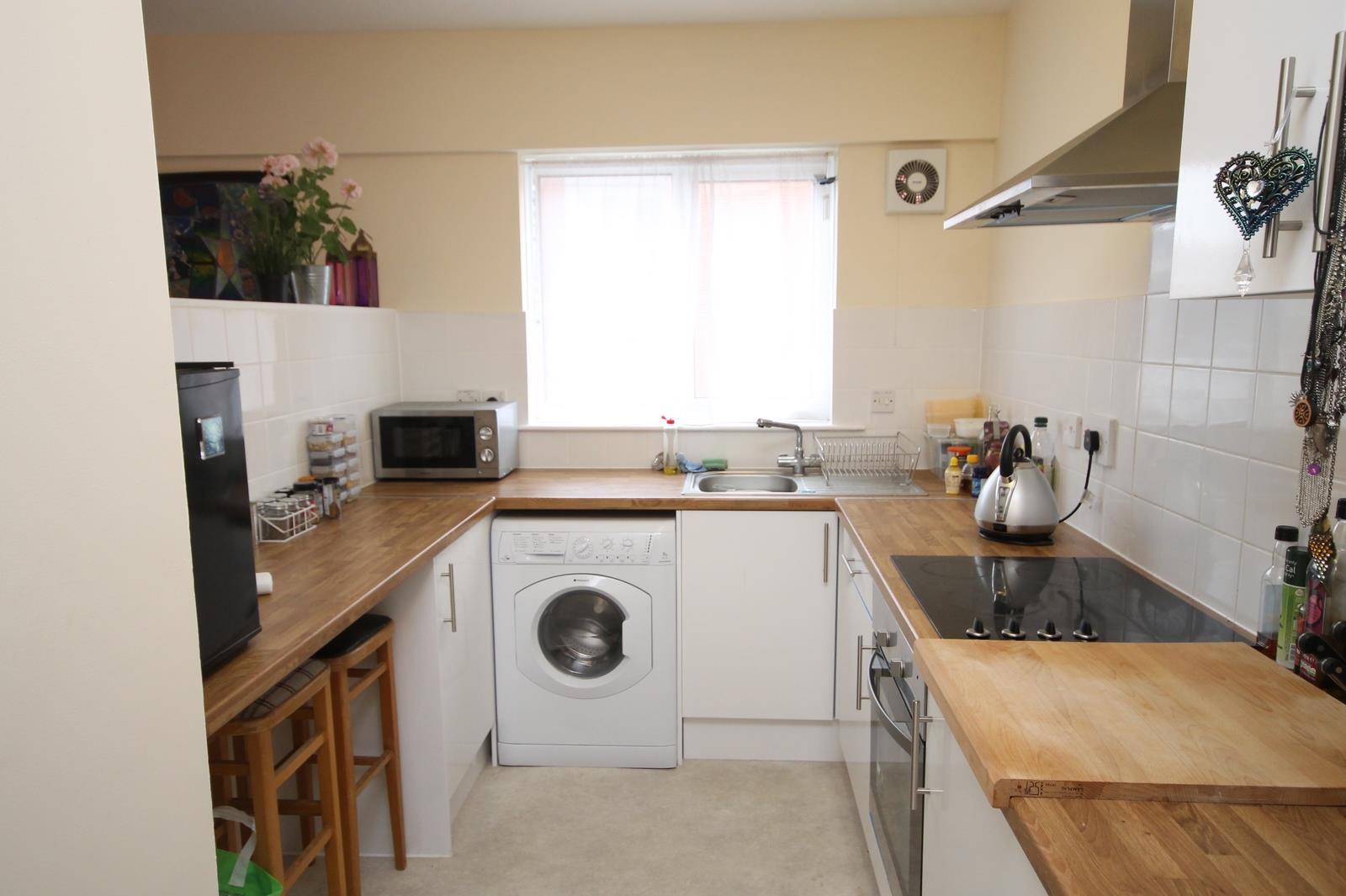 Studio flat to rent in Ferry Street, Bristol 2