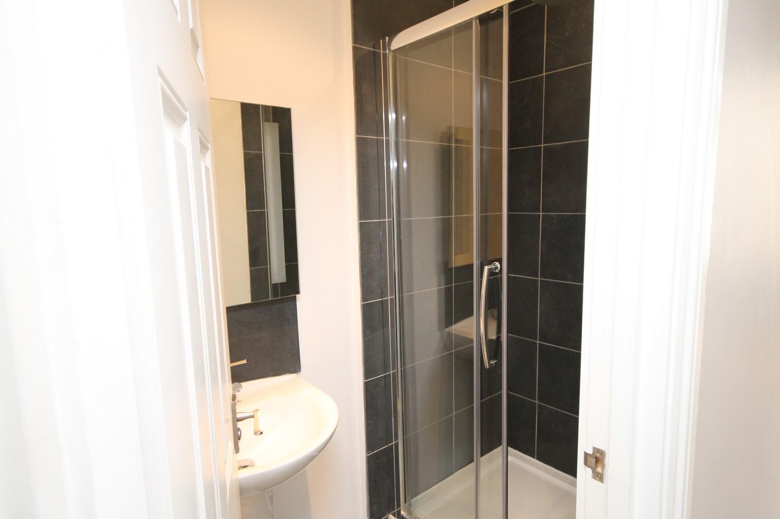 2 bed flat to rent in 16 Miles Road, Bristol 6