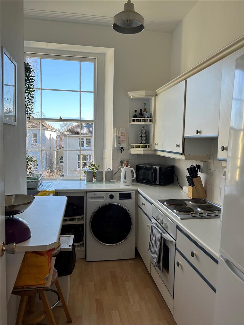 2 bed flat to rent in Chertsey Road, Bristol 5