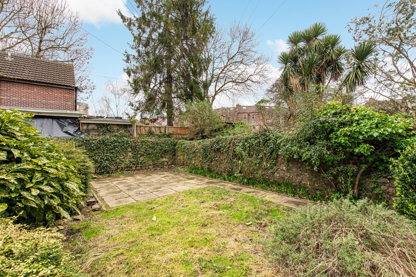 2 bed flat to rent in Hotwell Road, Bristol 12