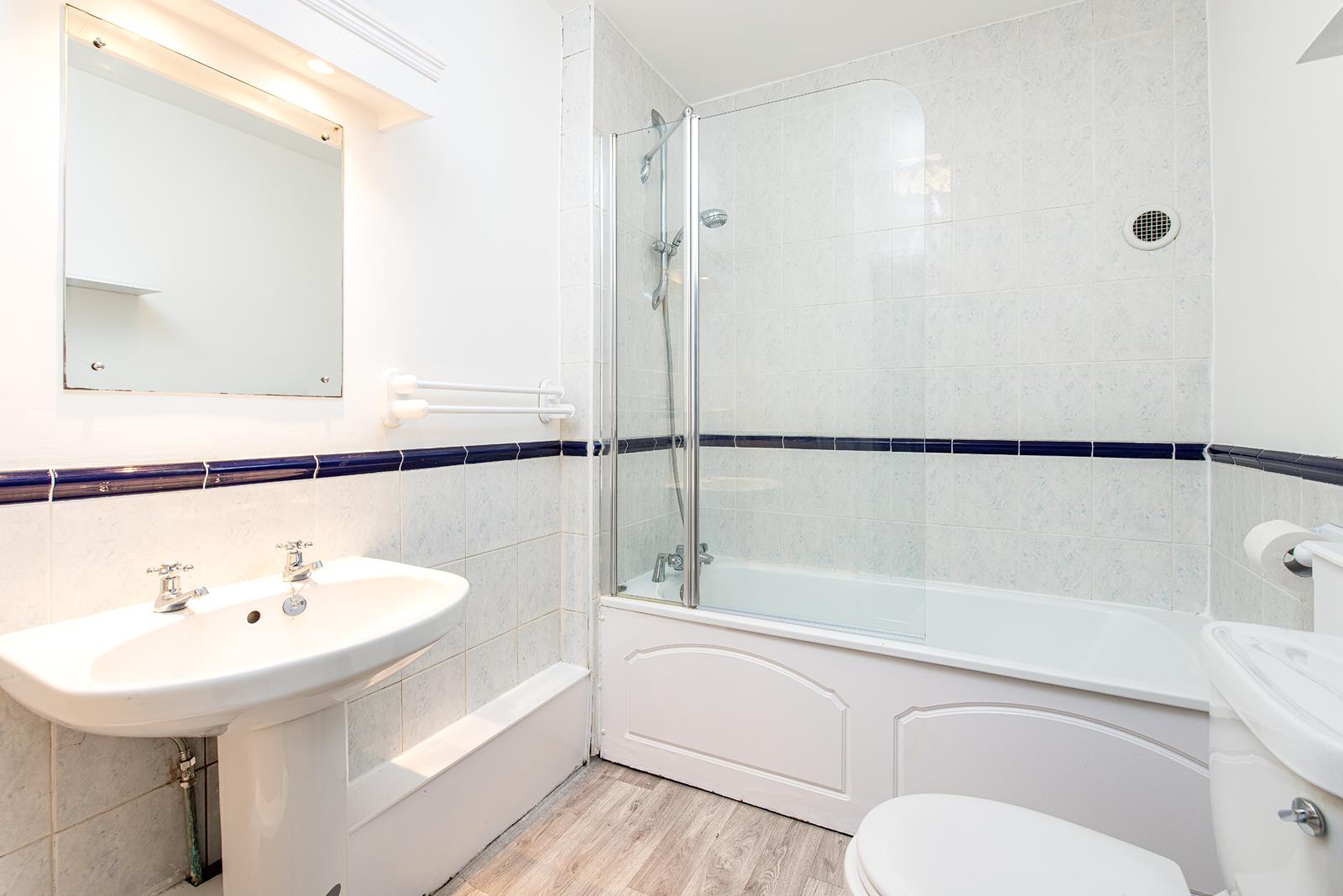 2 bed flat to rent in Hotwell Road, Bristol 4