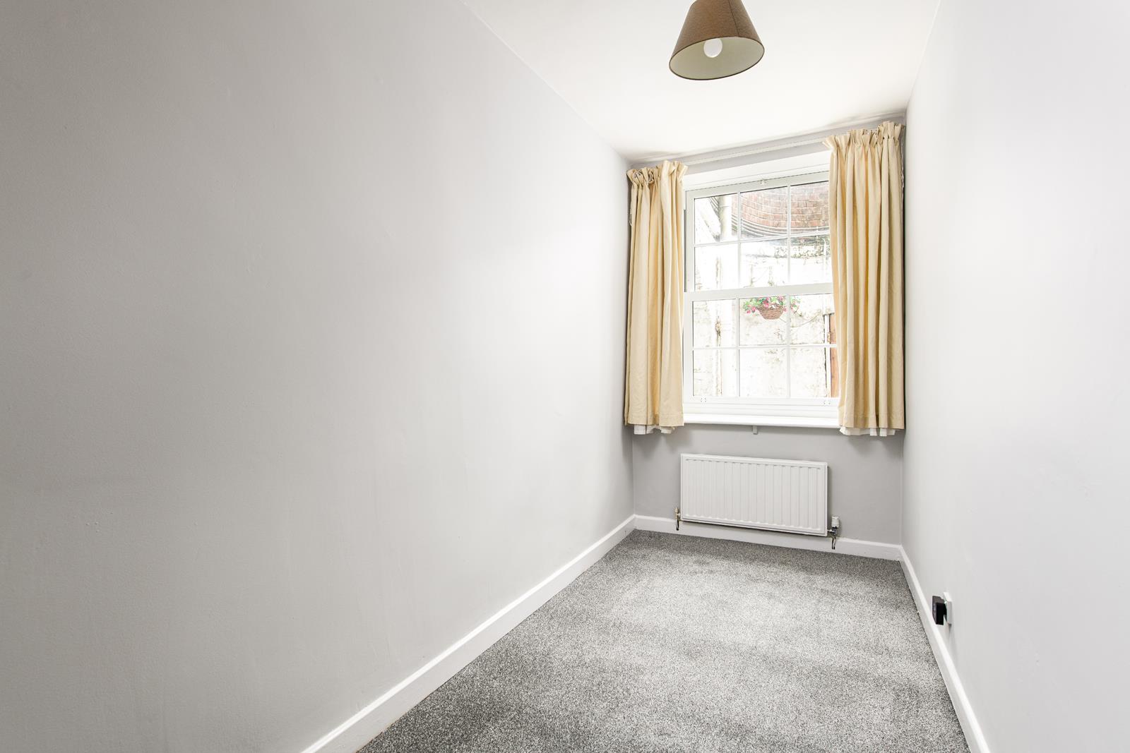 2 bed flat to rent in Hotwell Road, Bristol 6