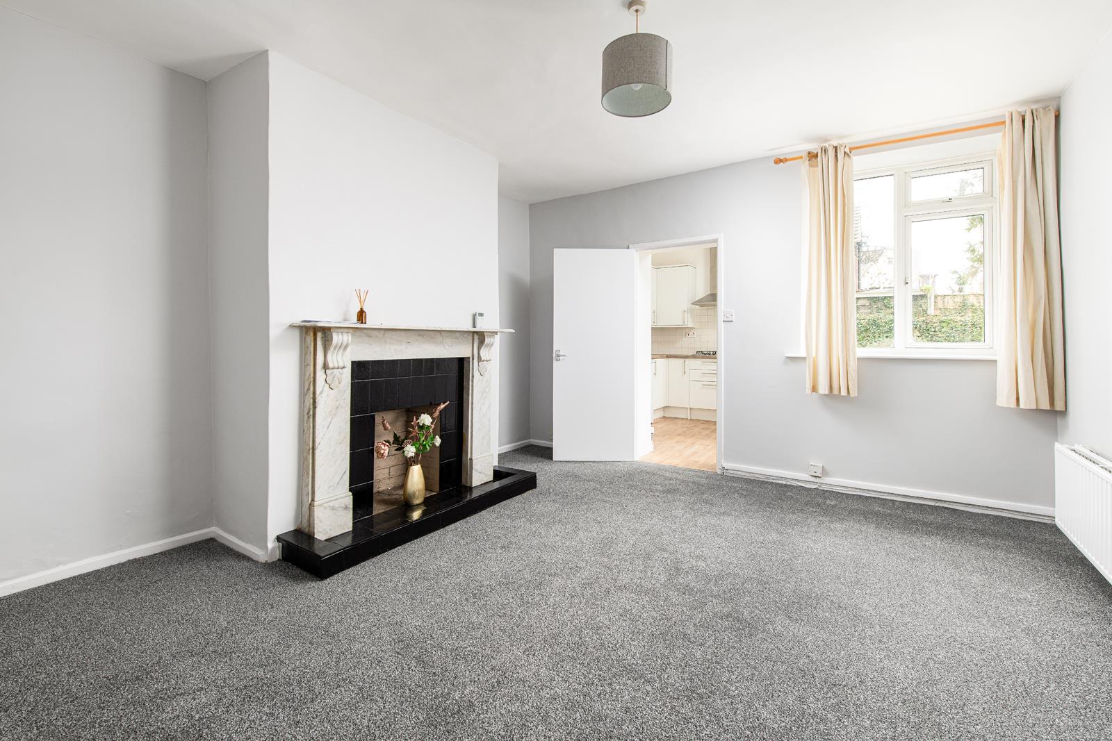 2 bed flat to rent in Hotwell Road, Bristol 2