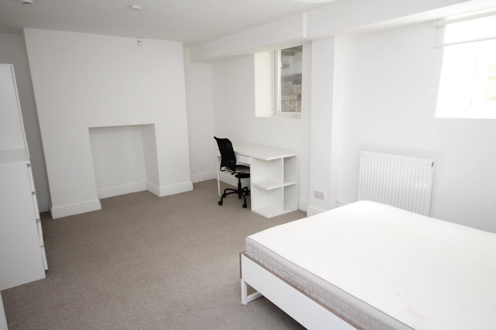 2 bed flat to rent in Chandos Road, Bristol, BS6