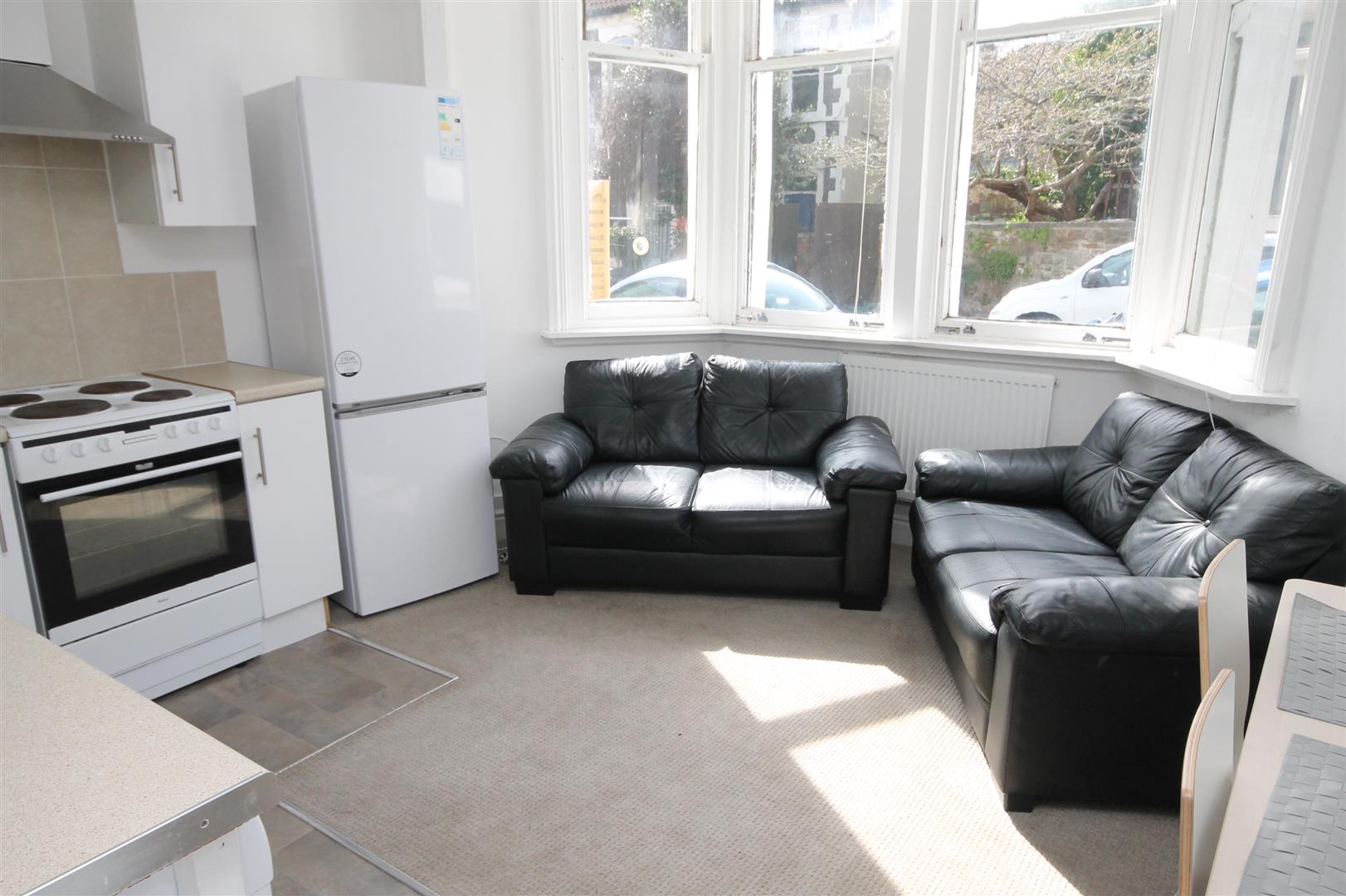 2 bed flat to rent in Chandos Road, Bristol  - Property Image 1
