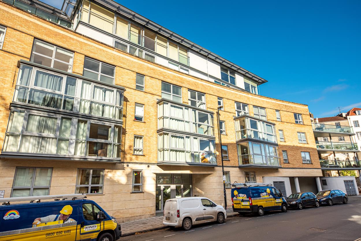 2 bed apartment for sale in North Contemporis, Merchants Road, Bristol  - Property Image 13