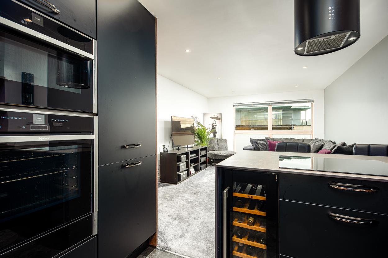 2 bed apartment for sale in Merchants Road, Bristol  - Property Image 8
