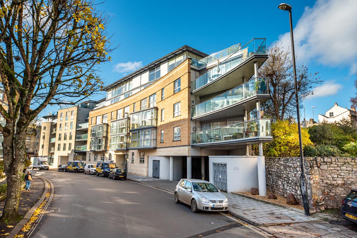 2 bed apartment for sale in North Contemporis, Merchants Road, Bristol, BS8