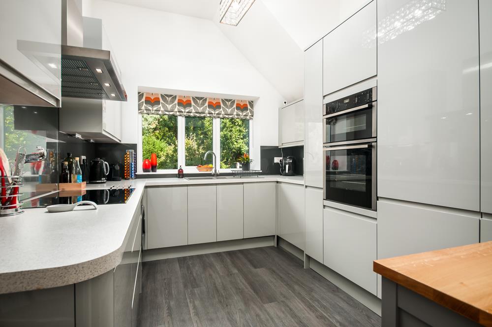 3 bed flat for sale in Apsley Road, Bristol 6