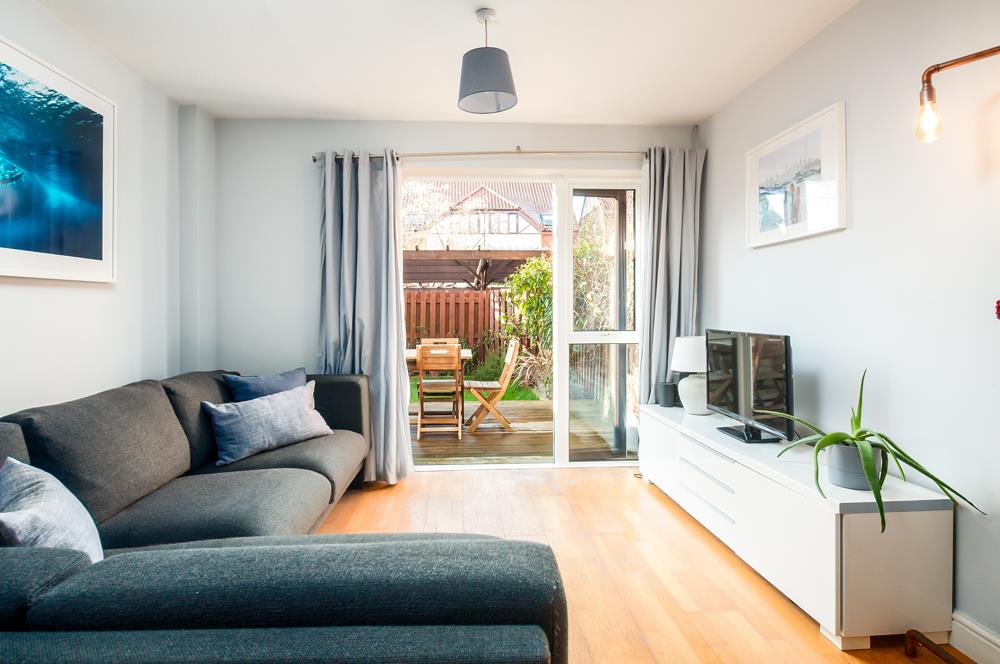 2 bed flat for sale in Cumberland Close, Bristol 1