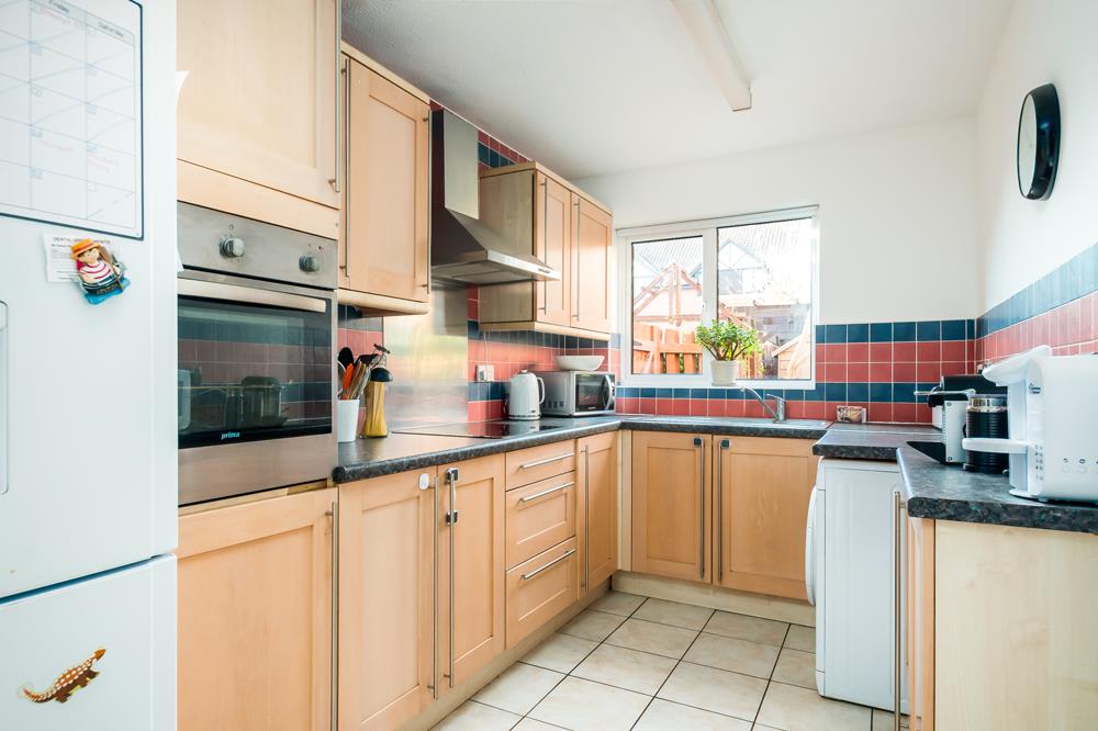 2 bed flat for sale in Cumberland Close, Bristol 4