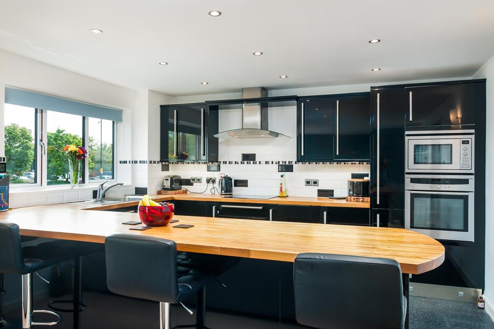 3 bed flat for sale in Cumberland Close, Bristol 7