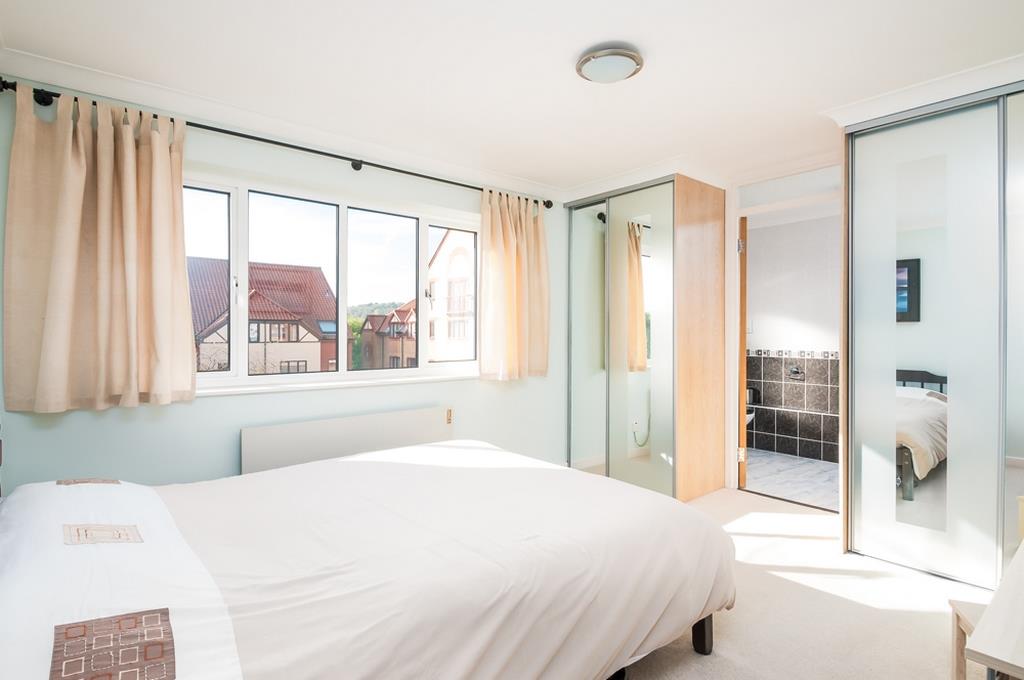 3 bed flat for sale in Cumberland Close, Bristol 9