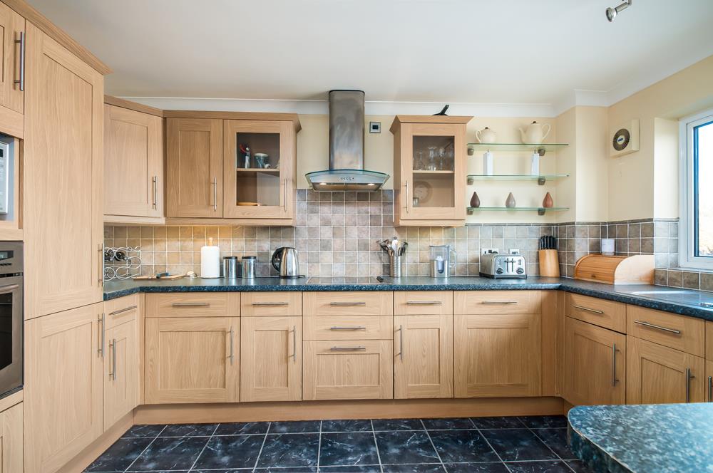 3 bed flat for sale in Cumberland Close, Bristol 5