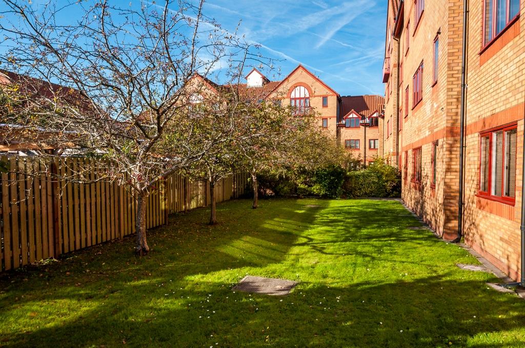 3 bed flat for sale in Cumberland Close, Bristol 16