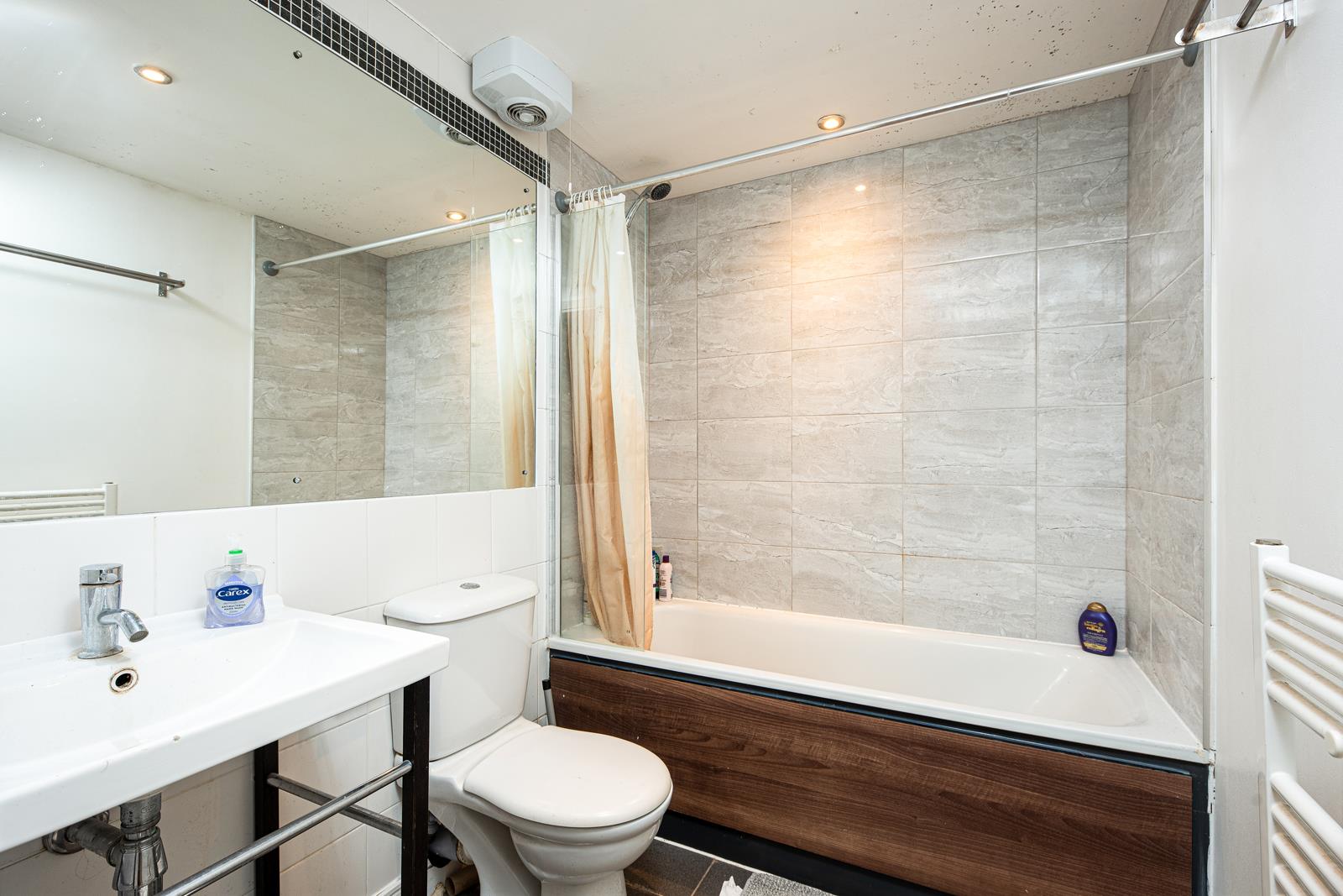 3 bed flat to rent in Elmdale Road, Bristol 9