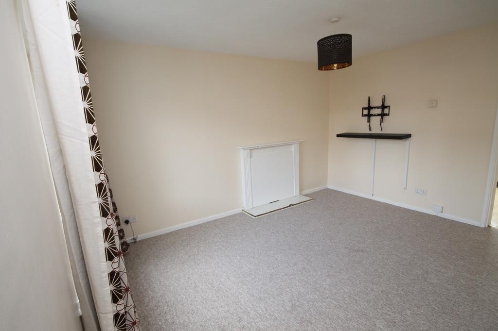 2 bed house to rent in Linden Drive, Bristol 1