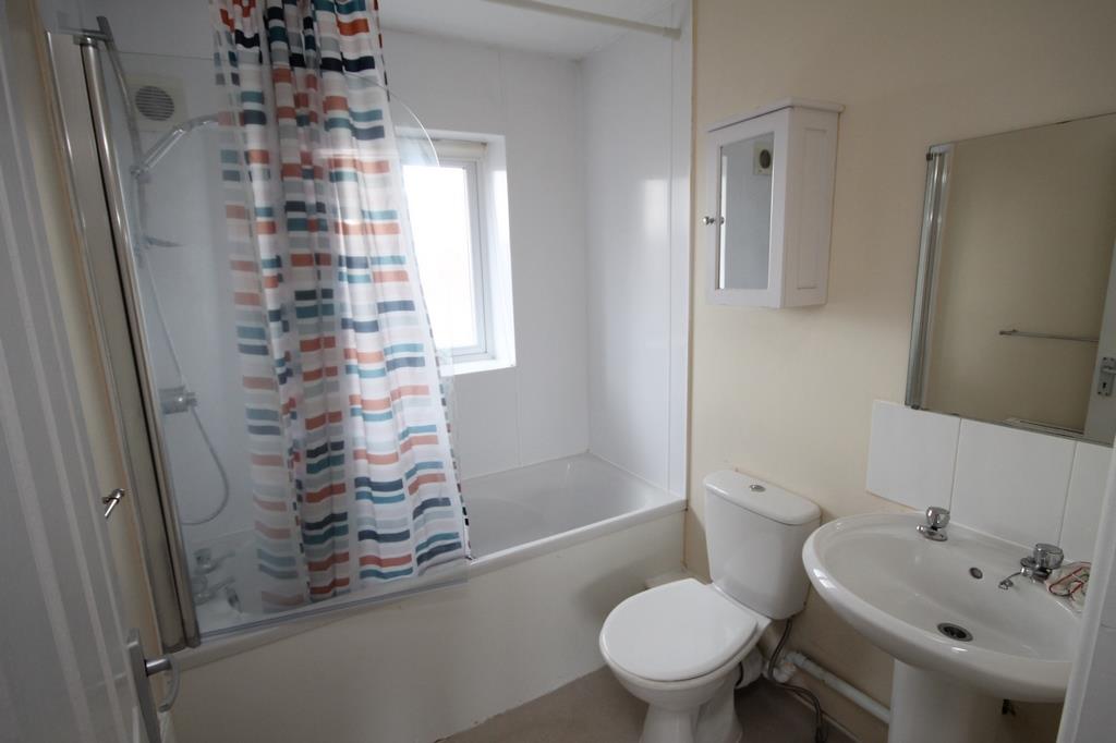 2 bed house to rent in Linden Drive, Bristol 5