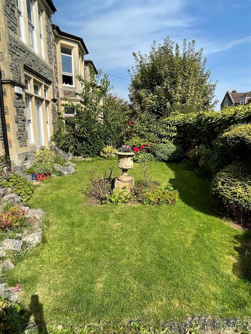 3 bed apartment to rent in Carnarvon Road, Bristol 12