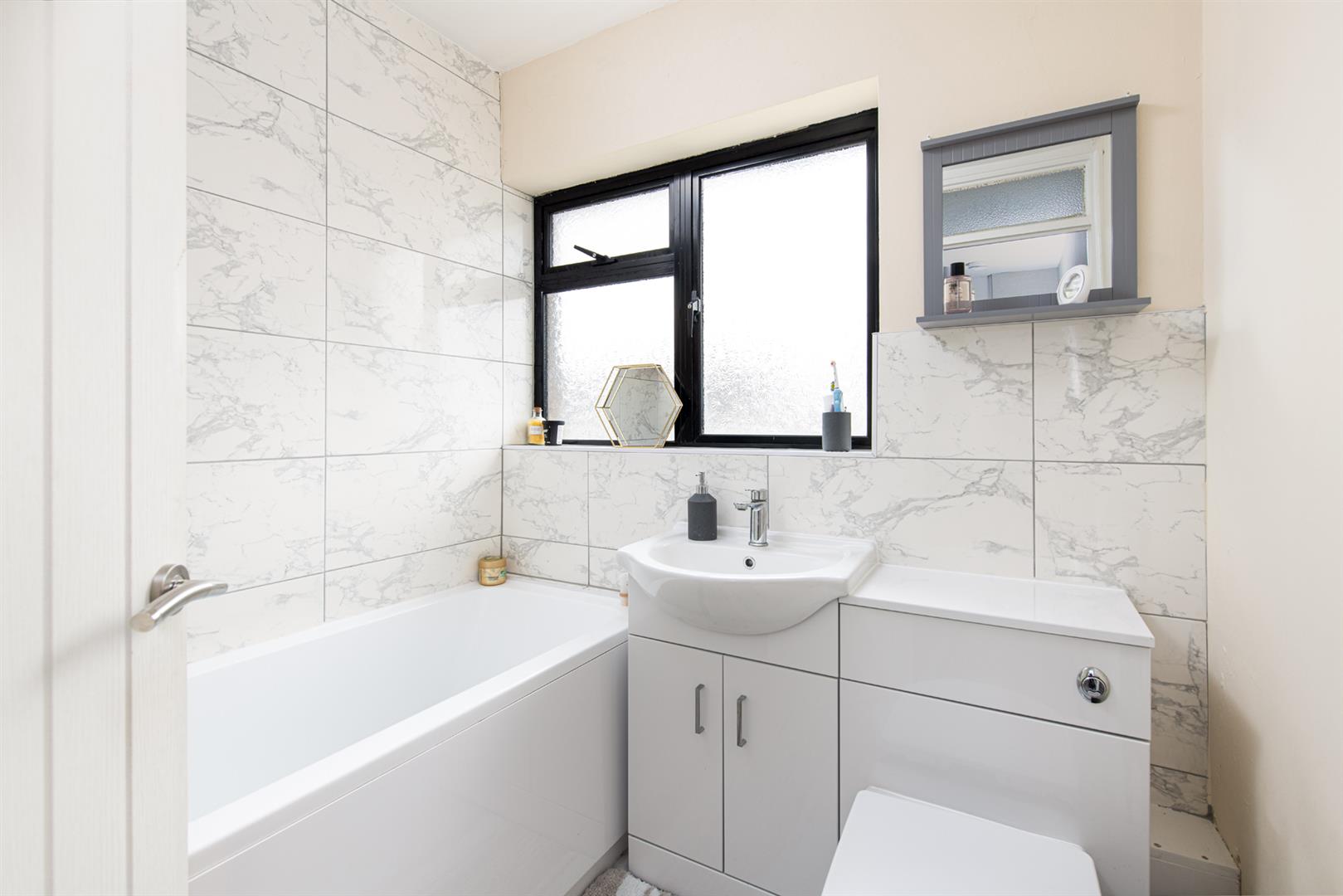 2 bed house to rent in Kimberley Close, Bristol 8