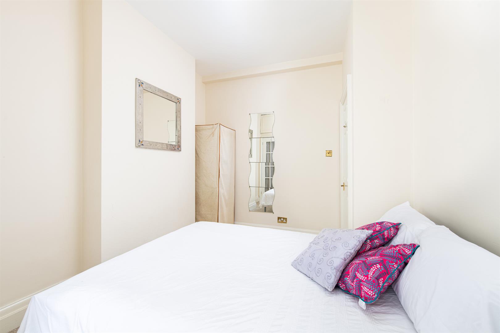 2 bed apartment for sale in Park Place, Bristol  - Property Image 11