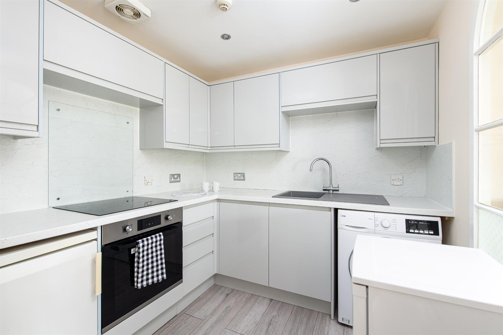 2 bed apartment for sale in Park Place, Bristol  - Property Image 3