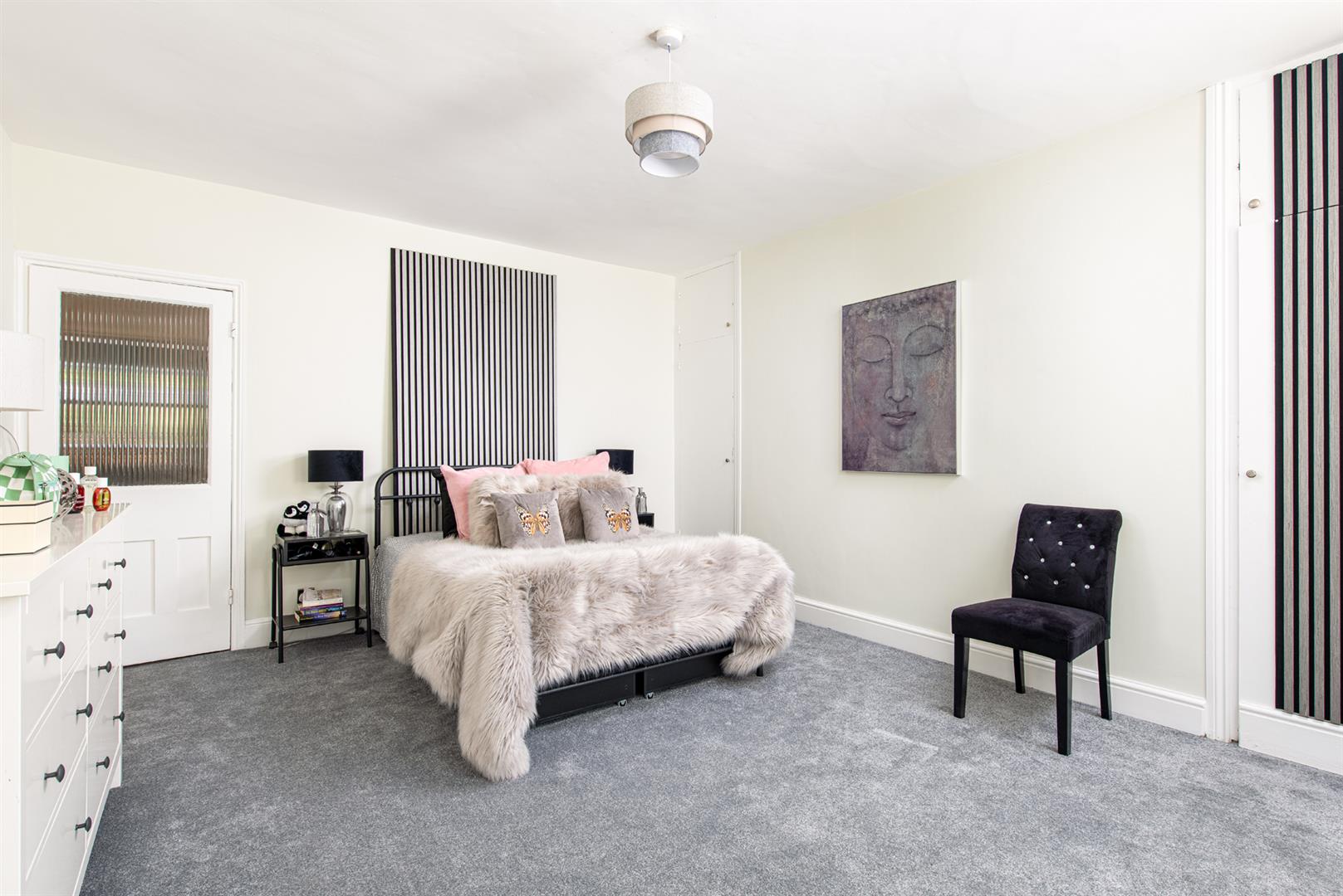 2 bed apartment for sale in Beaufort Road, Clifton 5