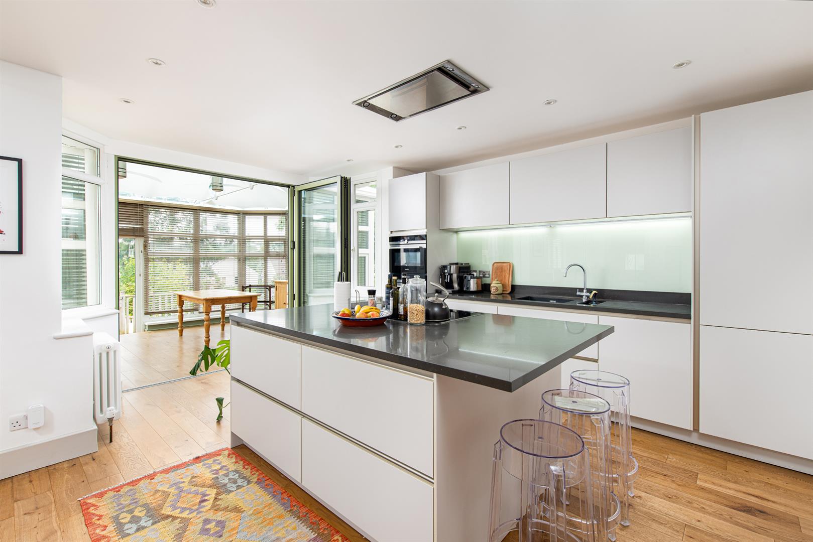 5 bed house to rent in Roman Way, Bristol 2