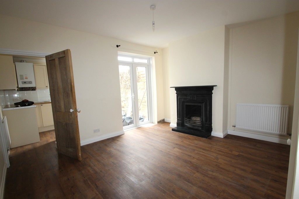 2 bed terraced house to rent in Trinity Street, Taunton  - Property Image 3