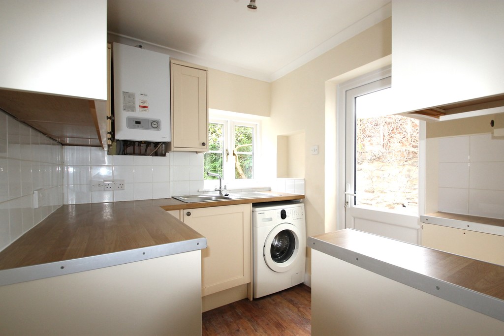2 bed terraced house to rent in Trinity Street, Taunton  - Property Image 4