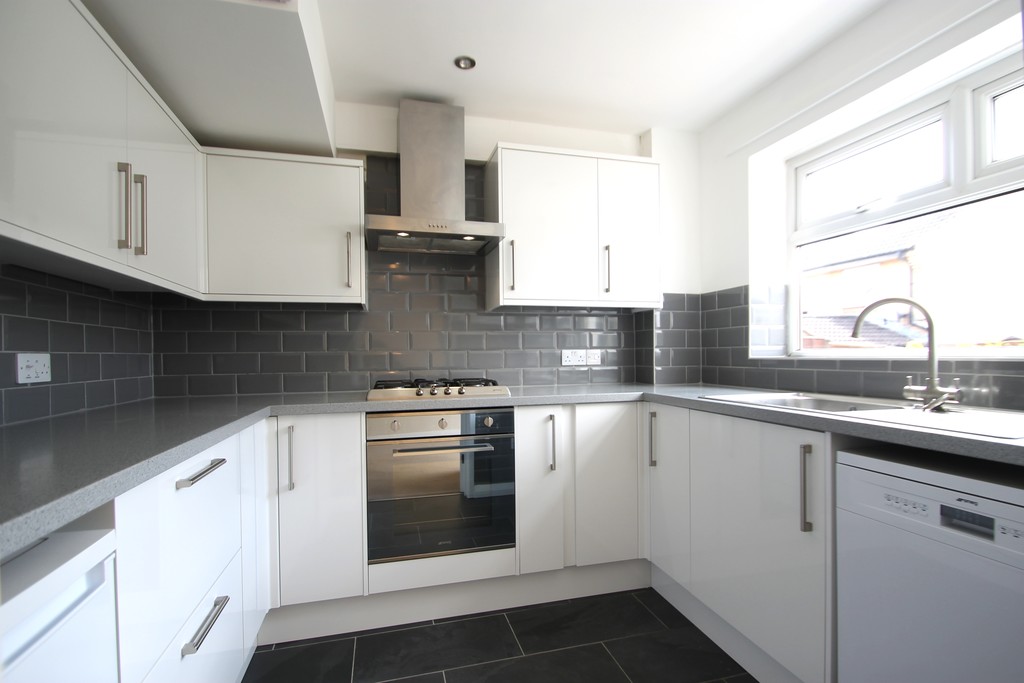 3 bed semi-detached house to rent in Medway Close, Taunton  - Property Image 2