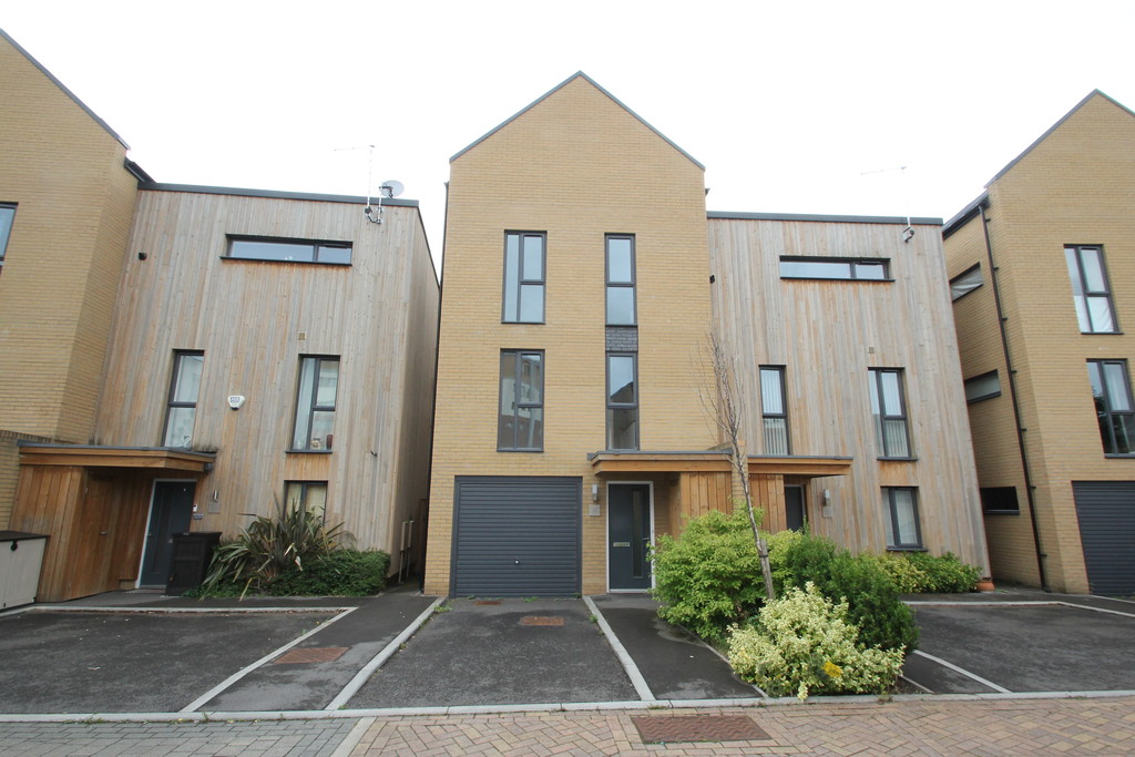 3 bed town house for sale in Firepool Crescent, Taunton  - Property Image 2
