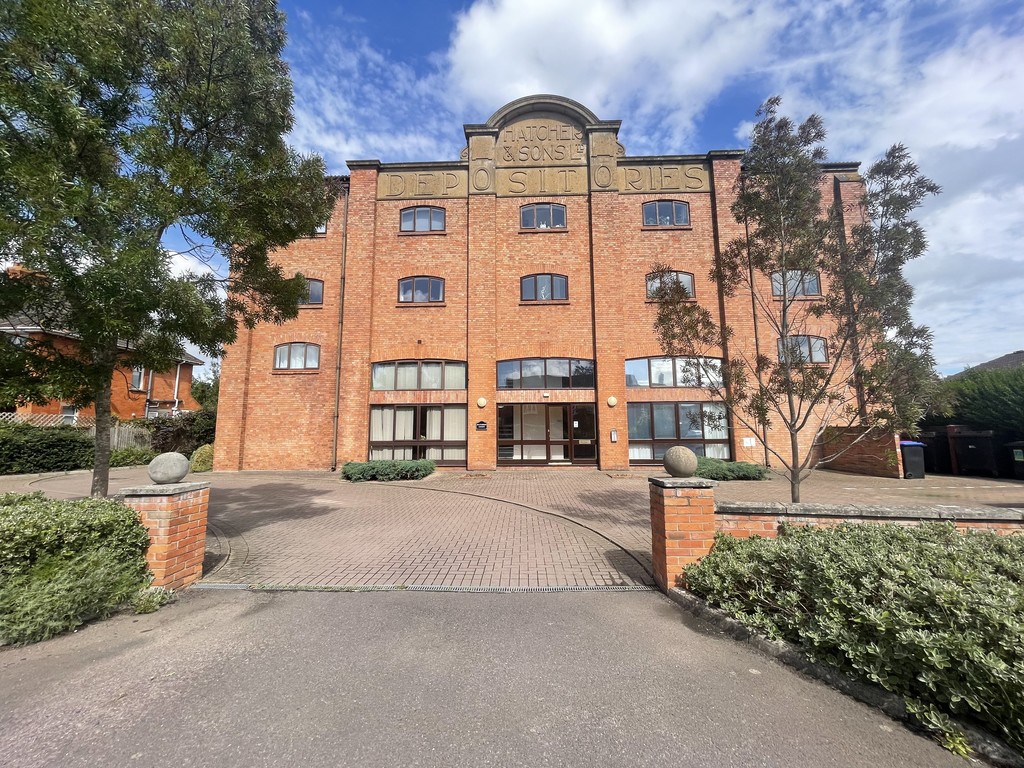 2 bed apartment for sale in Kingston Road, Taunton - Property Image 1