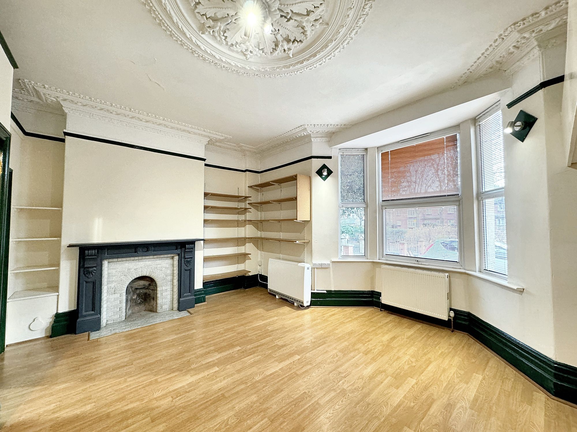 1 bed studio flat to rent in Clifton Terrace, Taunton  - Property Image 2