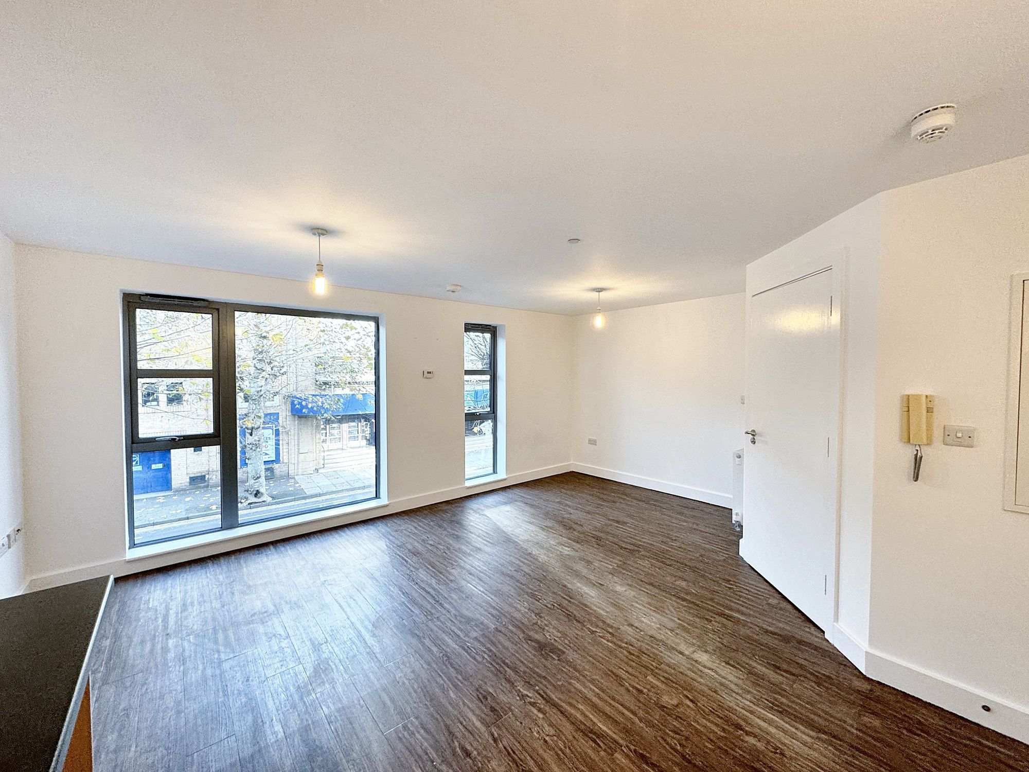 1 bed studio flat to rent in Corporation Street, Taunton  - Property Image 3