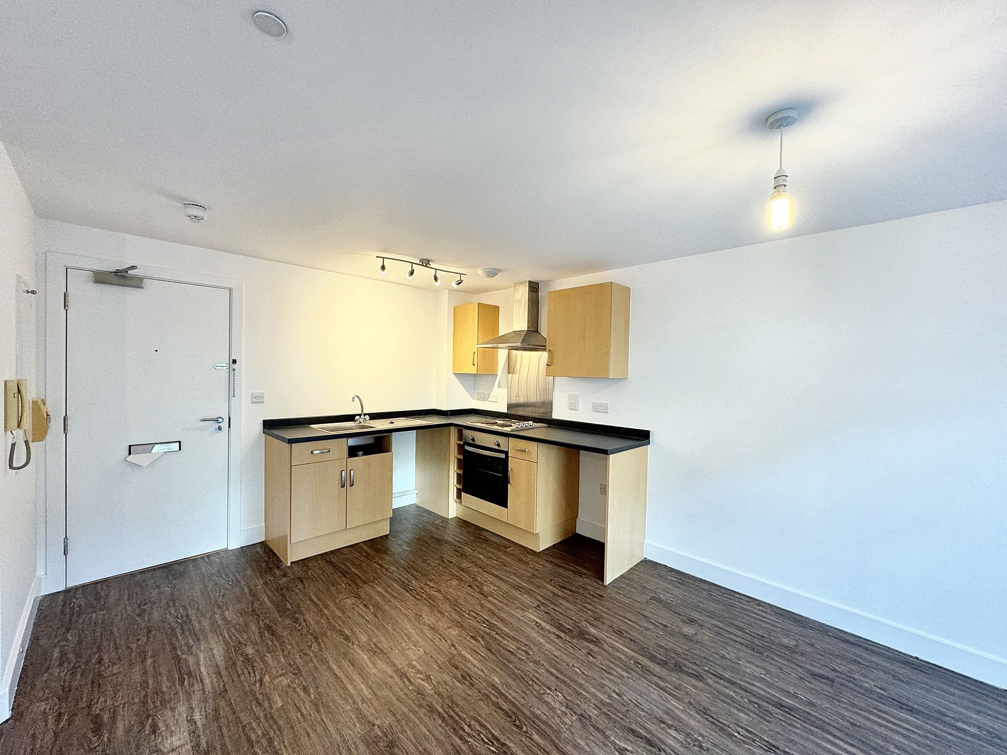 1 bed studio flat to rent in Corporation Street, Taunton  - Property Image 5