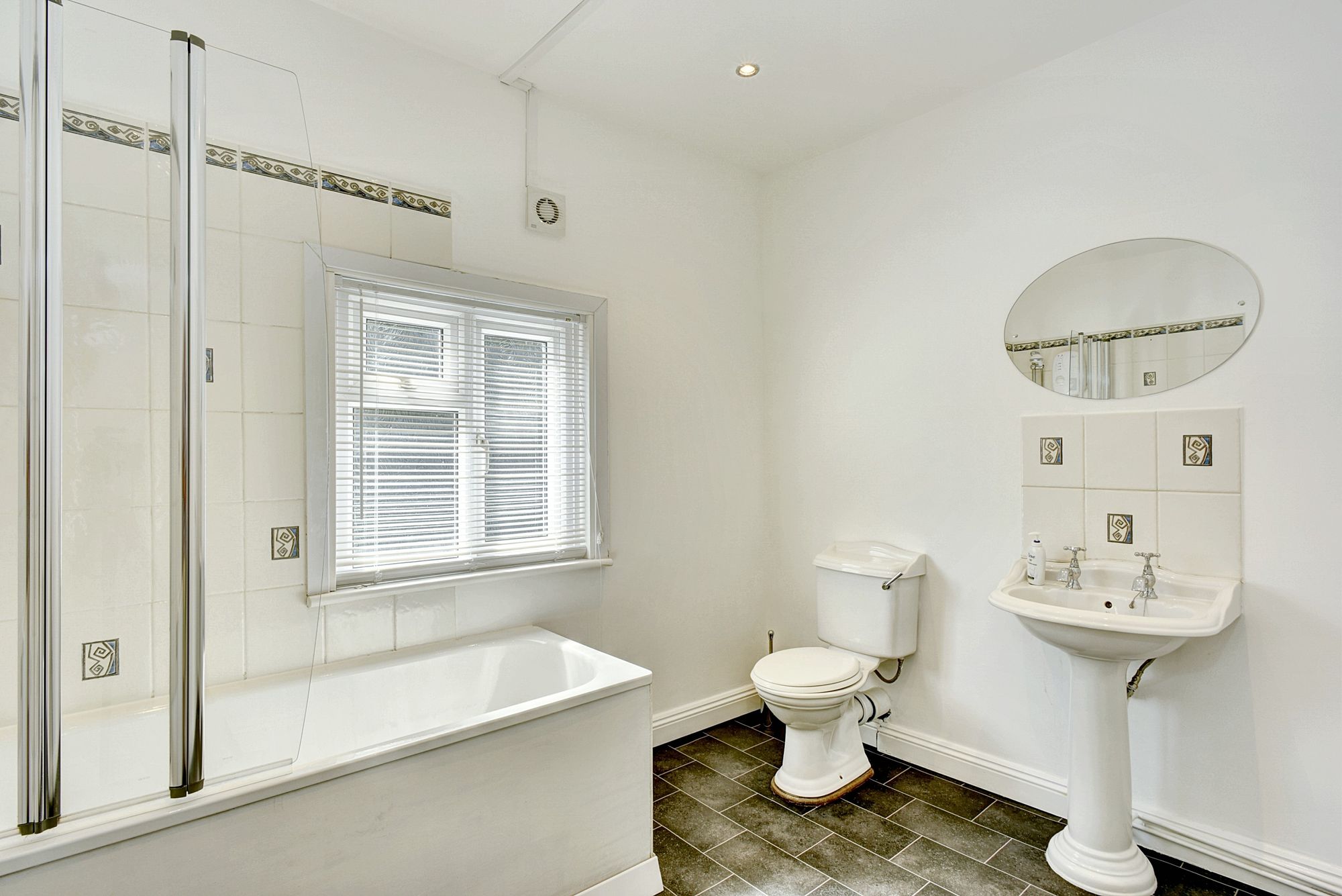 1 bed house of multiple occupation to rent in Albemarle Road, Taunton, TA1  - Property Image 2