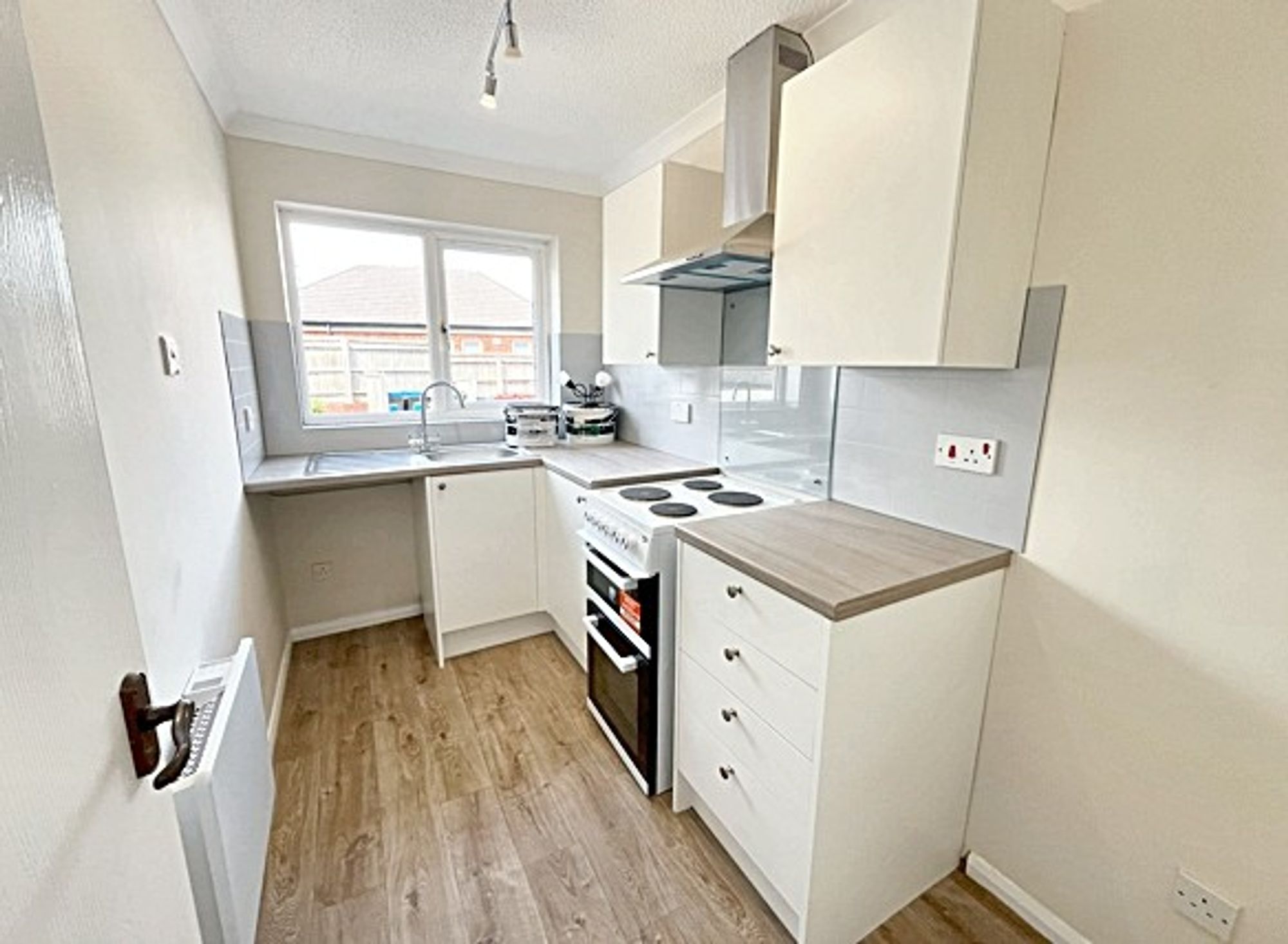 2 bed house to rent in St. Andrews View, Taunton, TA2  - Property Image 2