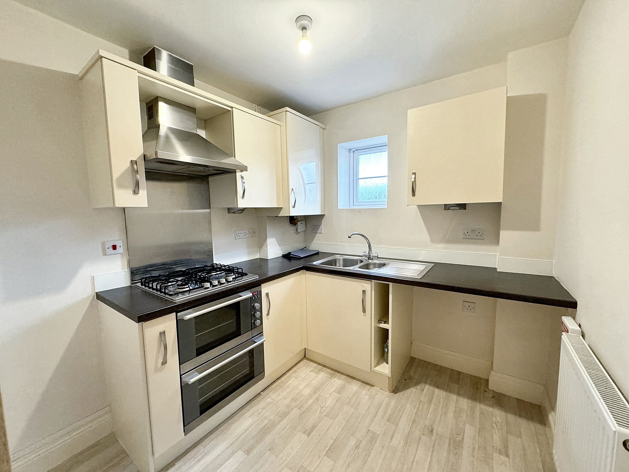 2 bed apartment to rent in Ilminster Road, Taunton  - Property Image 2