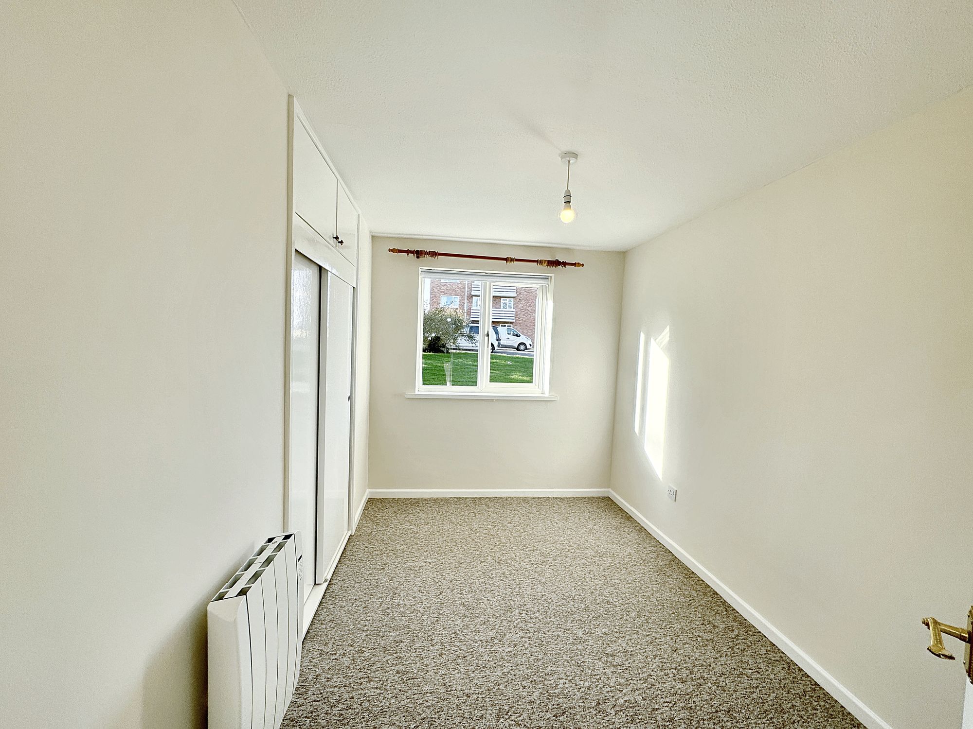 2 bed flat to rent in Windsor Close, Taunton  - Property Image 7