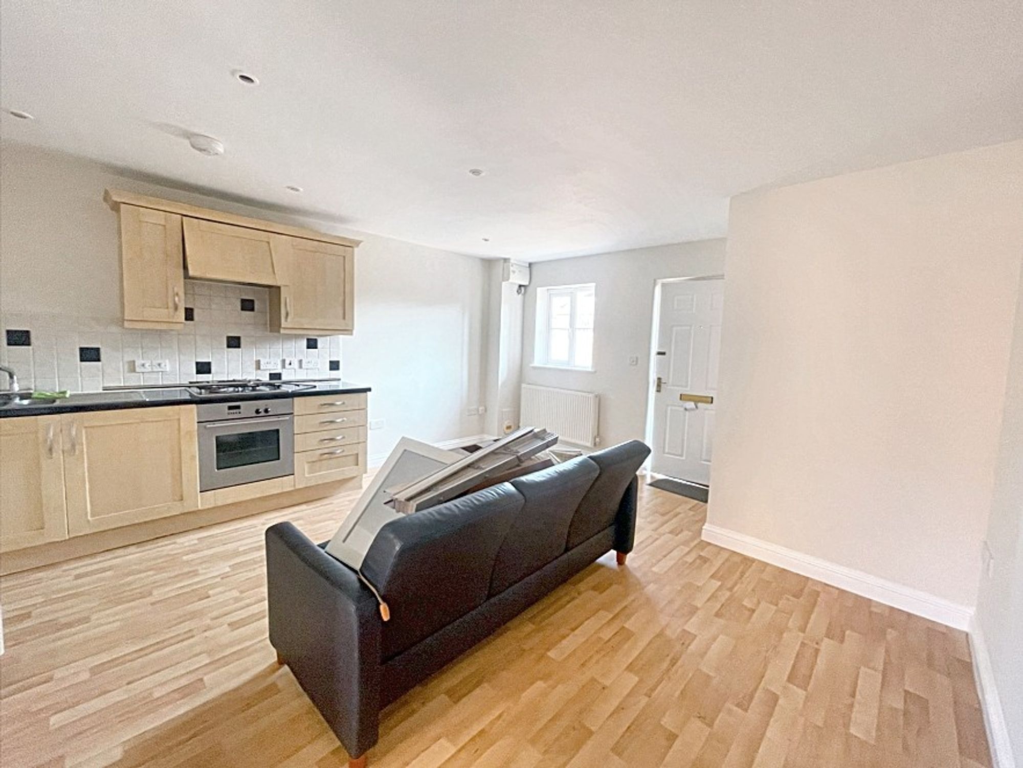 1 bed flat to rent in St. Augustine Street, Taunton, TA1  - Property Image 5