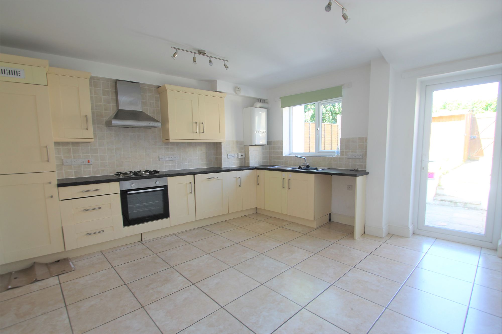 3 bed house to rent in Cheddon Road, Taunton  - Property Image 1