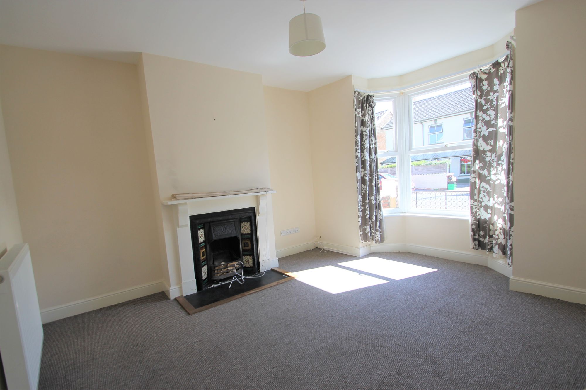 3 bed house to rent in Cheddon Road, Taunton  - Property Image 2