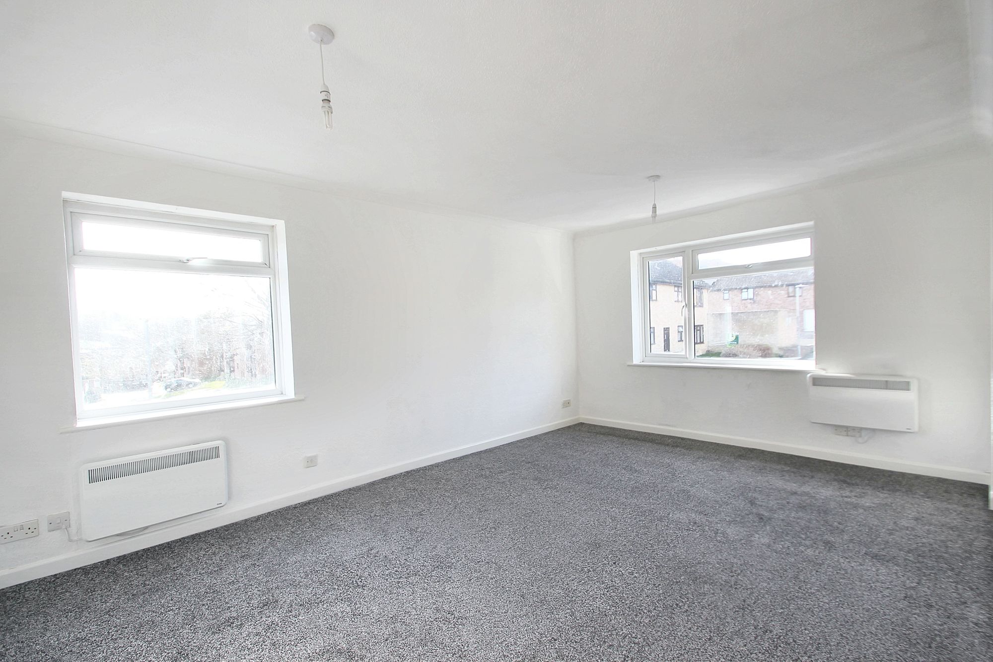 2 bed flat to rent in Kiddles, Yeovil, BA21  - Property Image 2