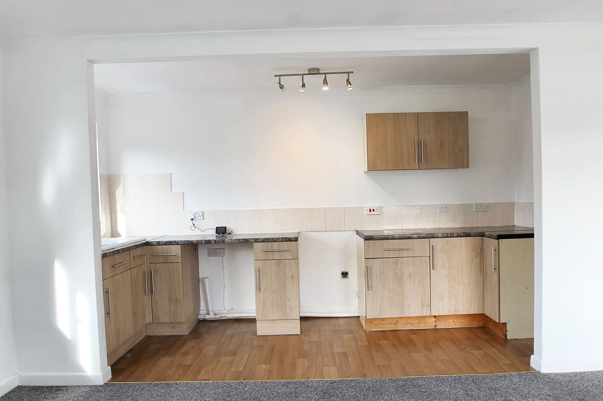 2 bed flat to rent in Kiddles, Yeovil, BA21  - Property Image 4