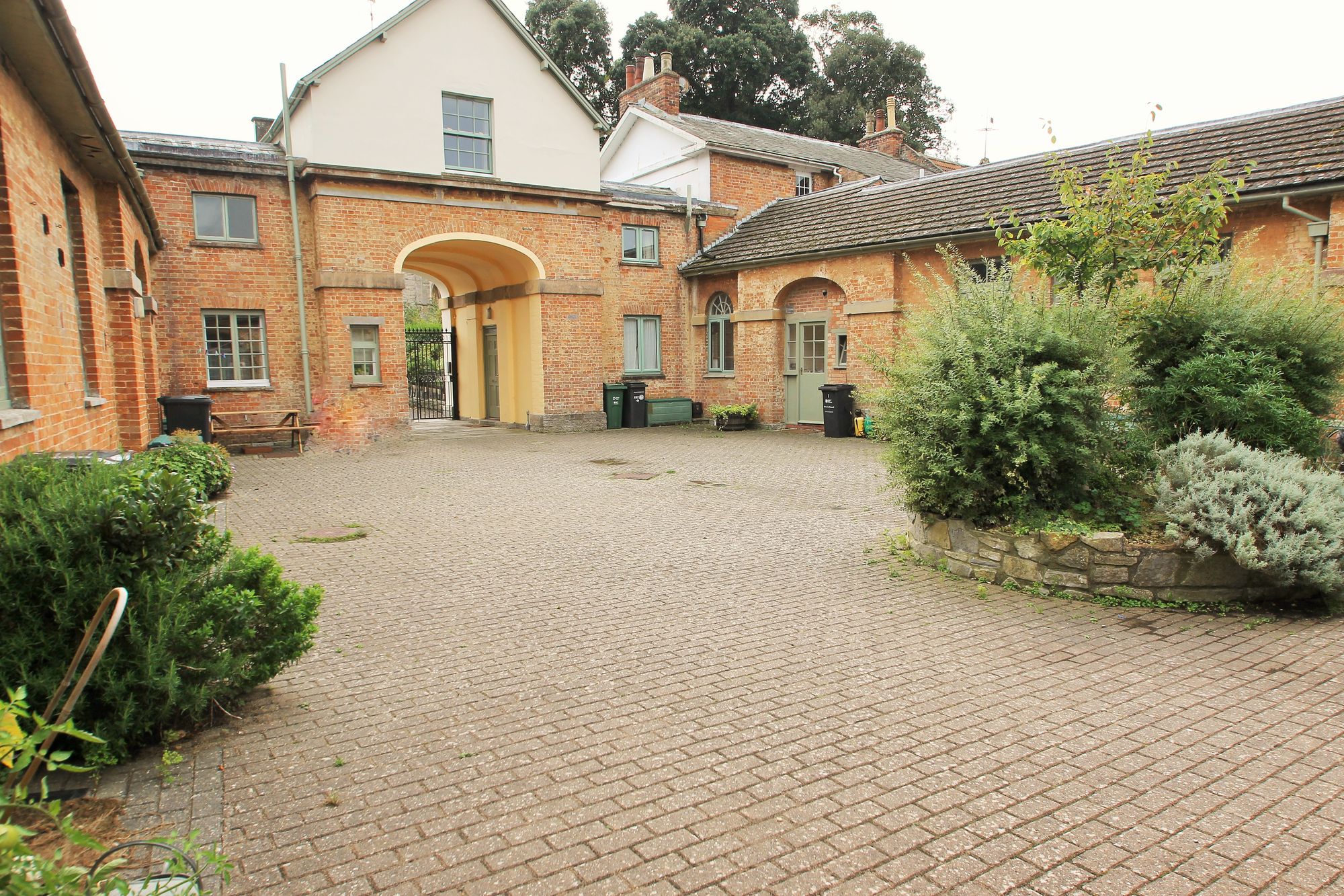 2 bed bungalow to rent in The Hill, Langport, TA10 - Property Image 1