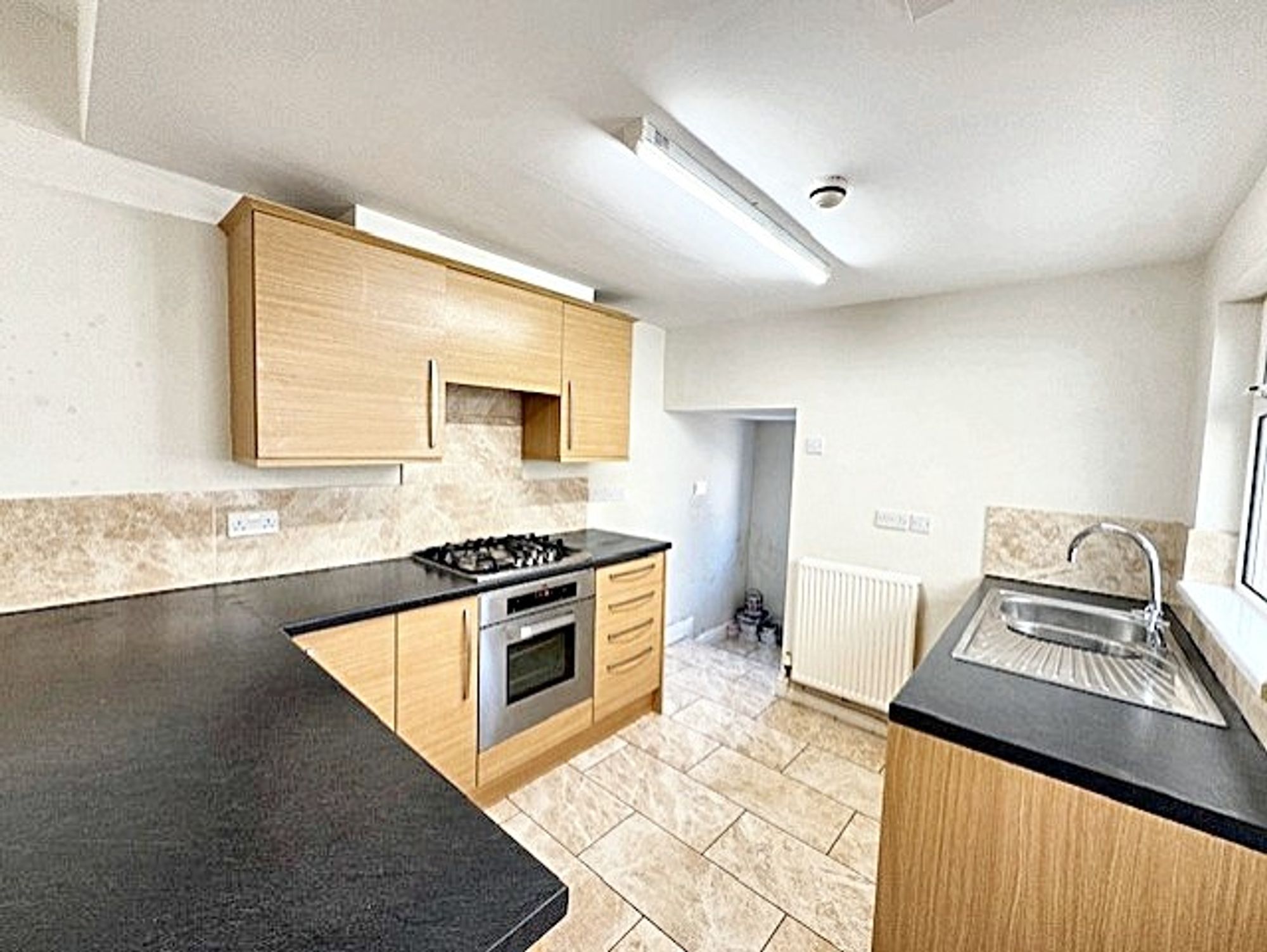 4 bed mid-terraced house to rent in Laburnum Street, Taunton, TA1  - Property Image 3